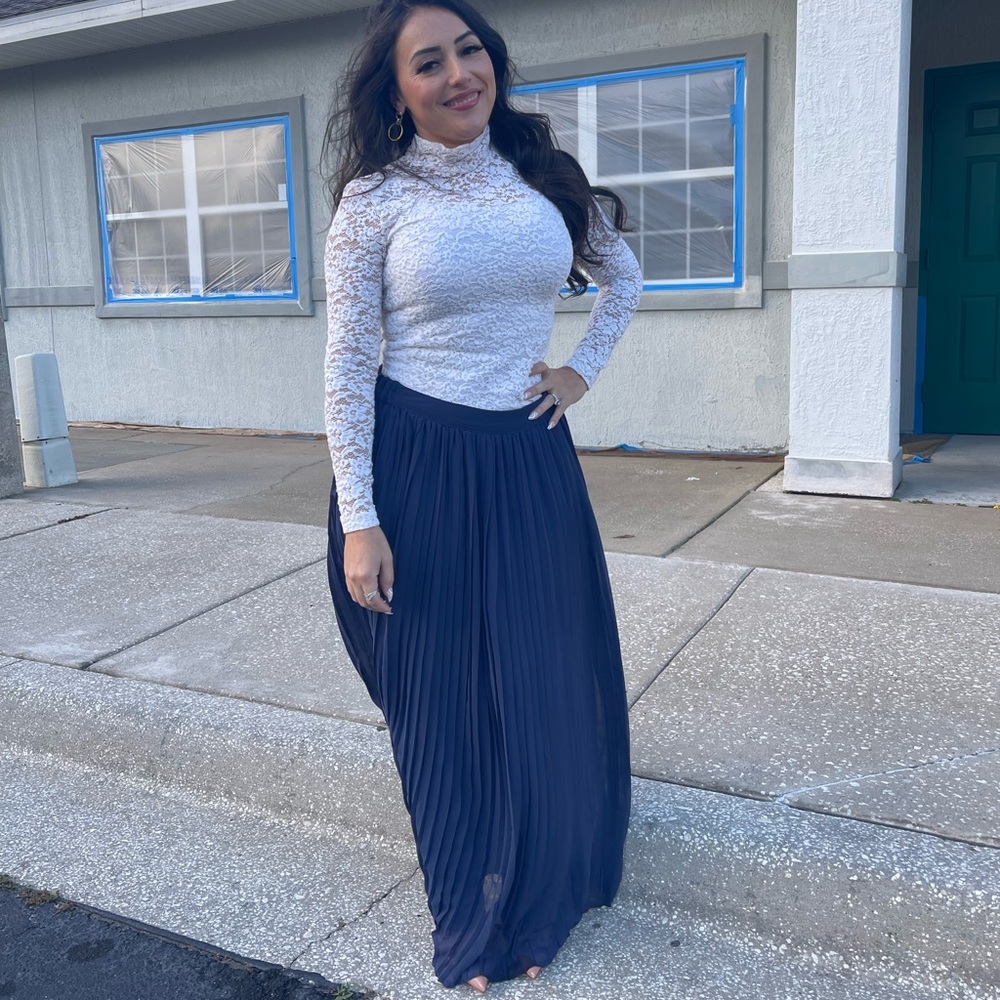 Long pleaded skirt